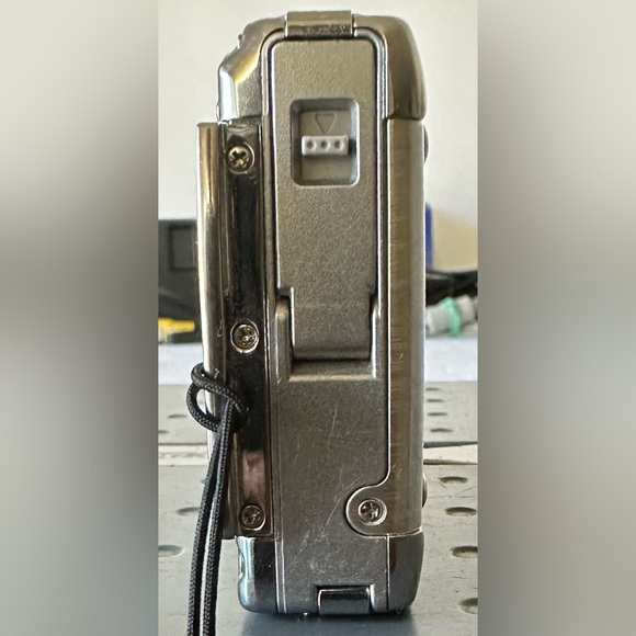 Olympus Stylus 720 SW 7.1MB Waterproof Shockproof Point Shoot Digital Camera - Picture 6 of 12